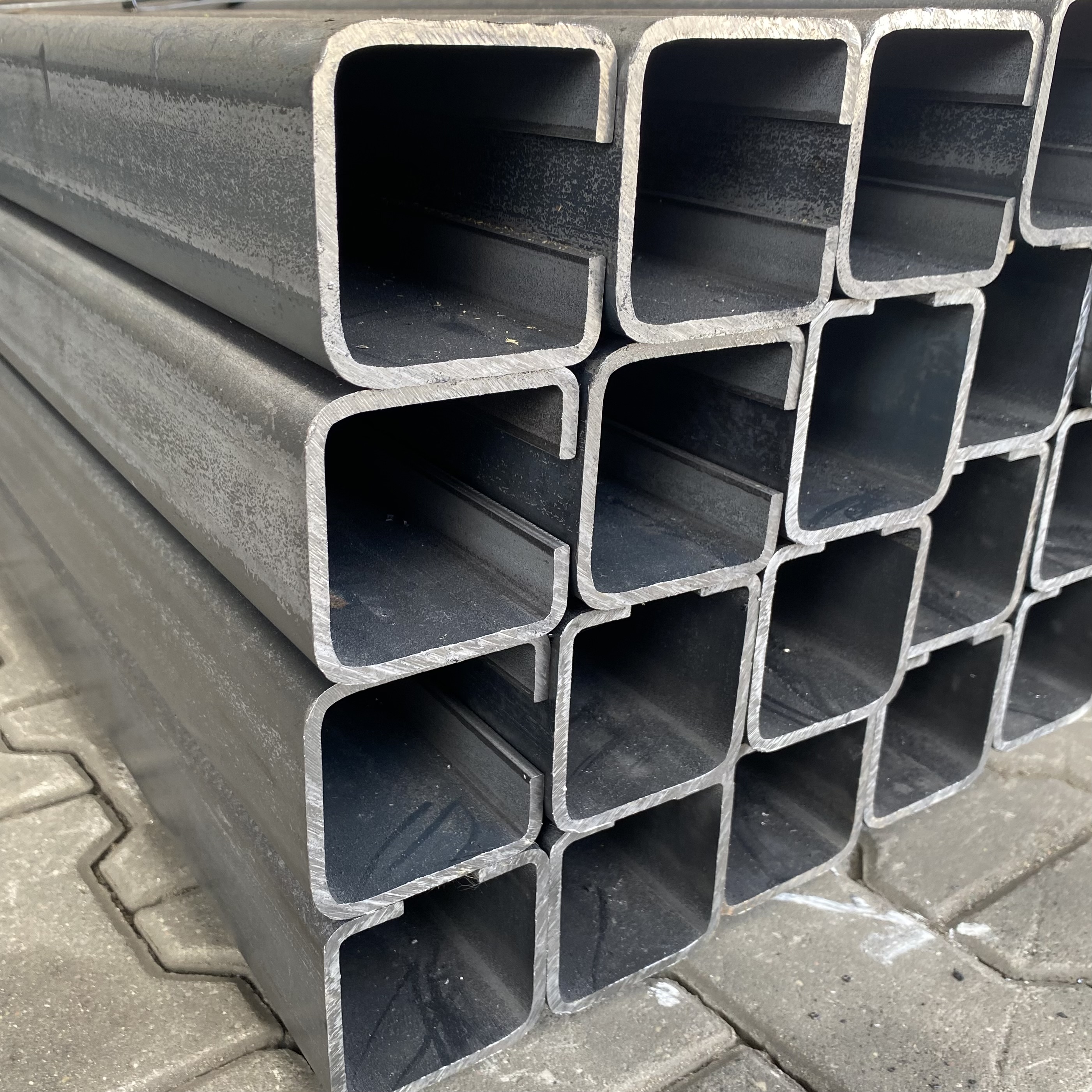 Ceownik półzamknięty bramowy 80x80x27,5x5,0x6000